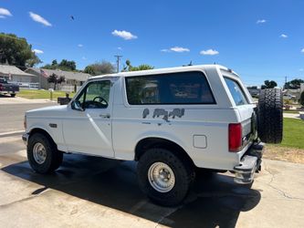 1994 Ford Bronco XLT 5.8L White