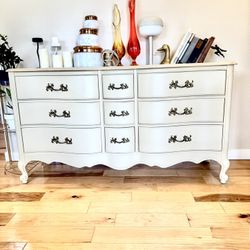 United Furniture Corporation French Provincial Dresser