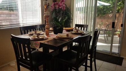 Dinning Table With 6 Cushioned Chairs. Almost New. Dark Brown.