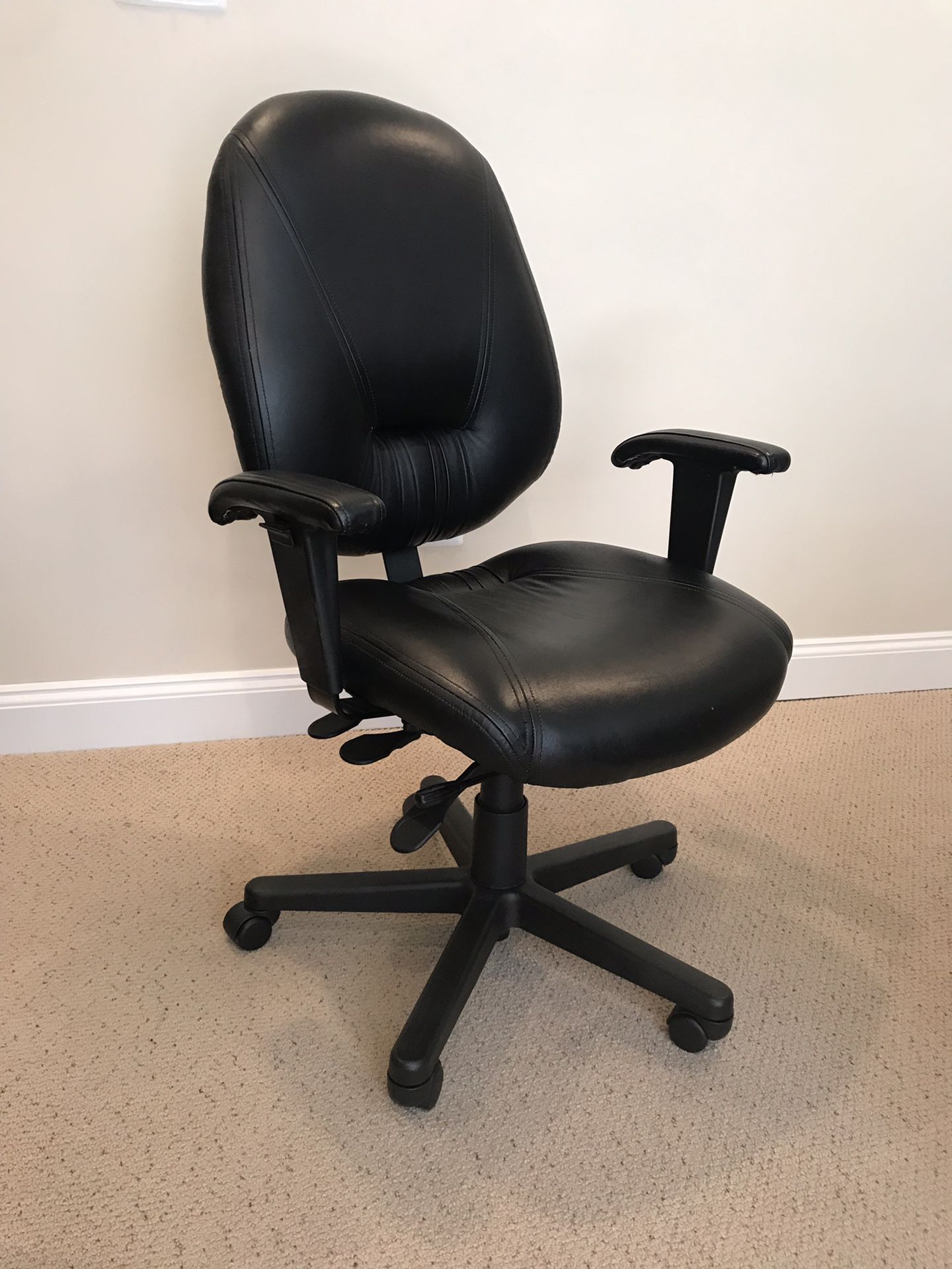 Executive Swivel Chair (Black Leather)