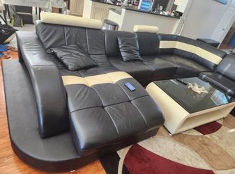 Leather sofa/ couch  set for sale