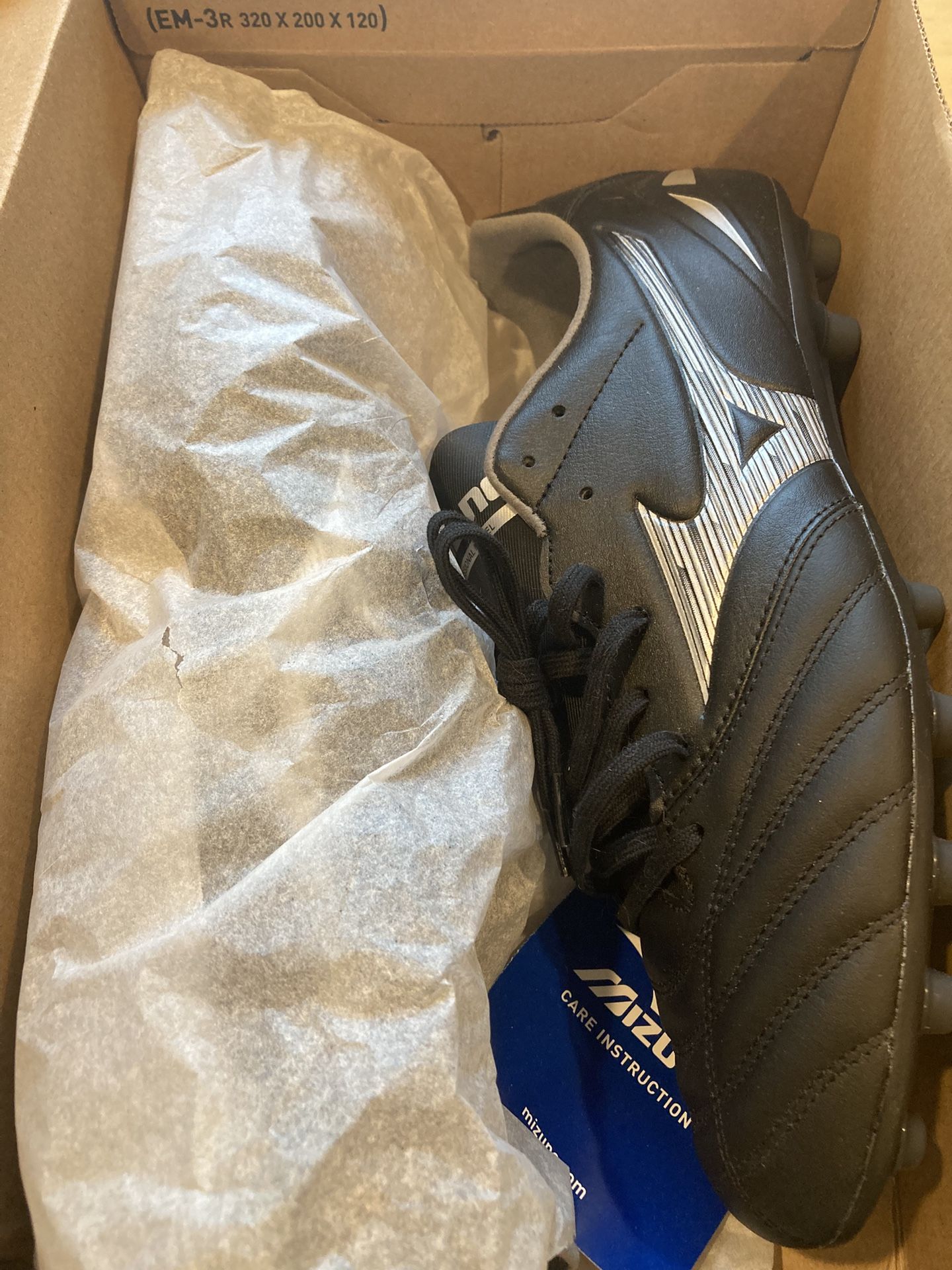 9.5 Mizuno Morelia Neo IV Pro AG soccer cleats