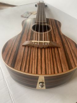 New Beautiful Aloha Walnut Ukulele 27in Tenor W/case
