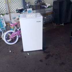 Kuppet Mini Fridge +Freezer