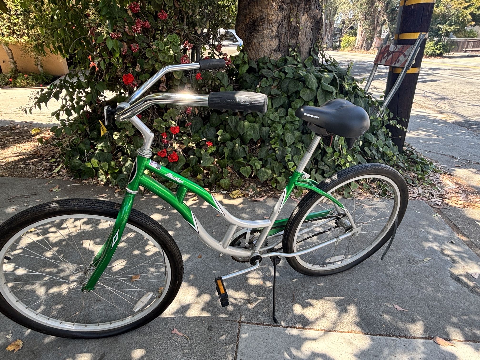 BRAND NEW NEVER USED LADIE’S SCHWINN BIKE
