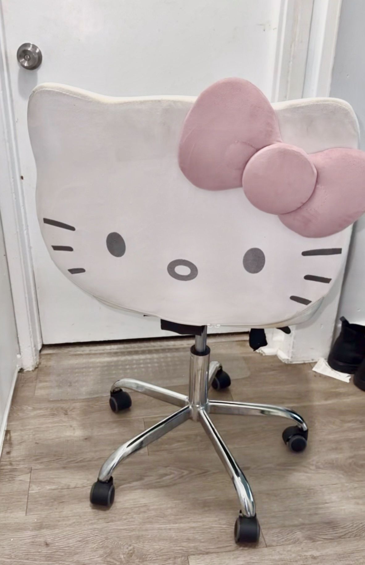 Hello Kitty Chair 