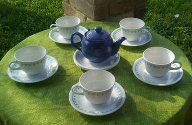 Corelle Snowflake Garland Patterened Dessert Plates & Coffee/Tea Cups