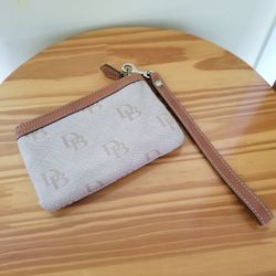 dooney and bourke wristlet