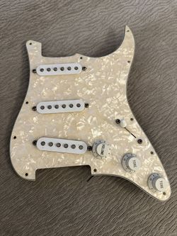 Fender MIM Loaded Pickguard