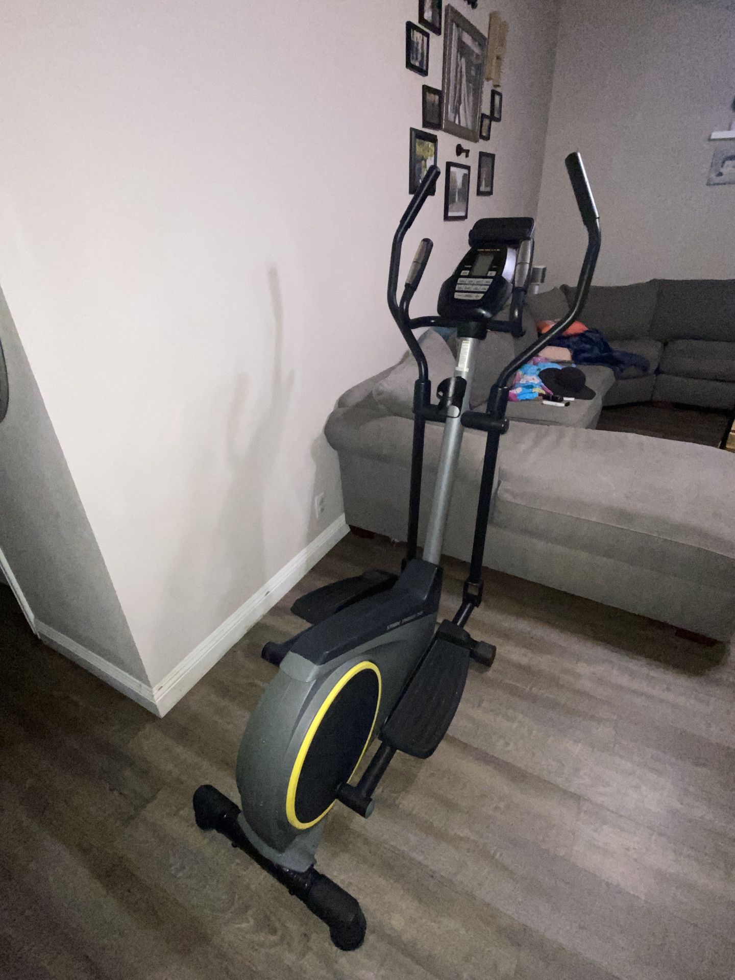 Golds Gym Stride Trainer 350i Elliptical 