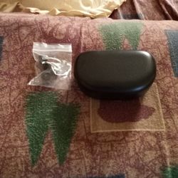 Black Earbuds 