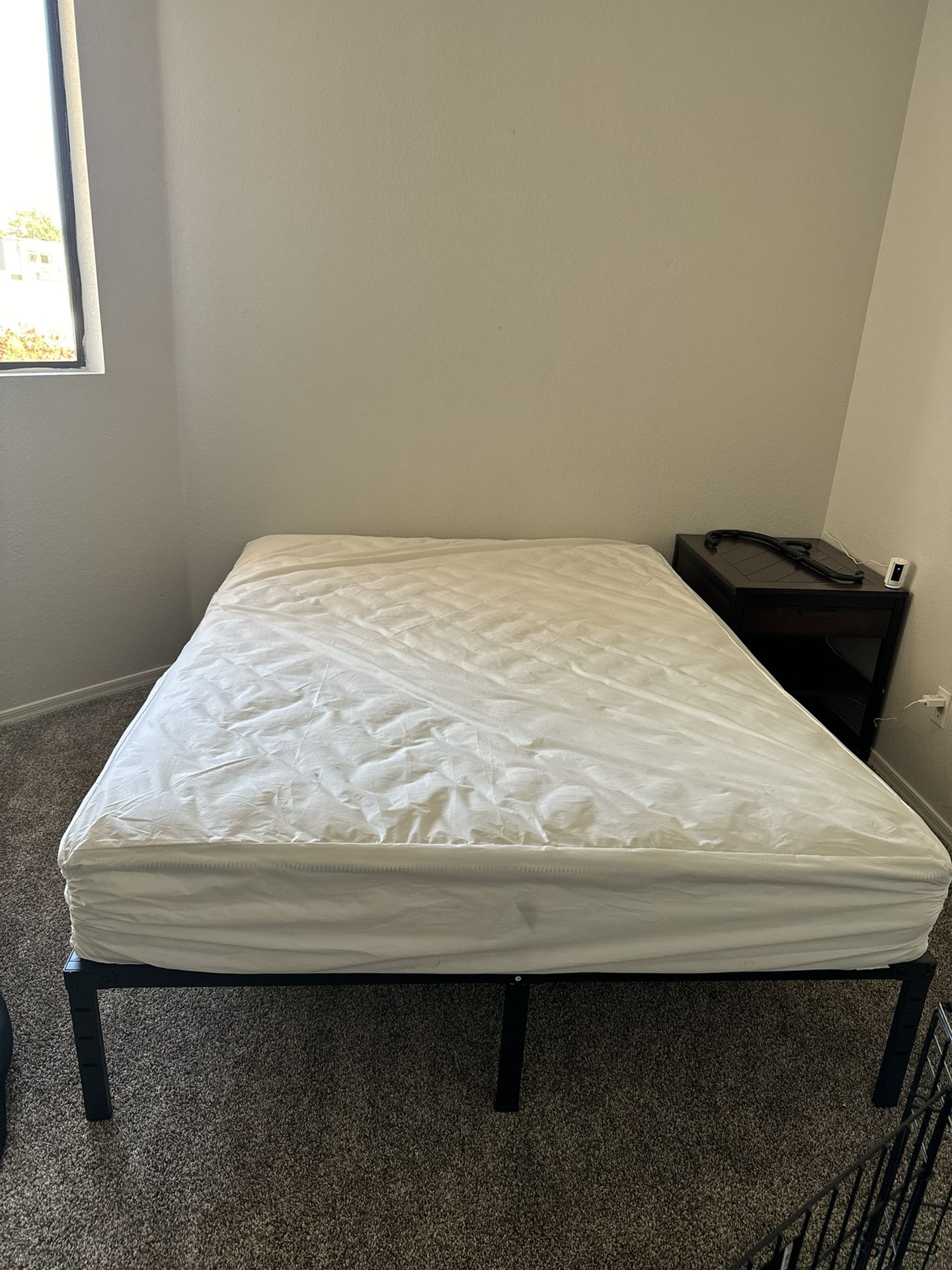 Queen Bed With Metal Frame 