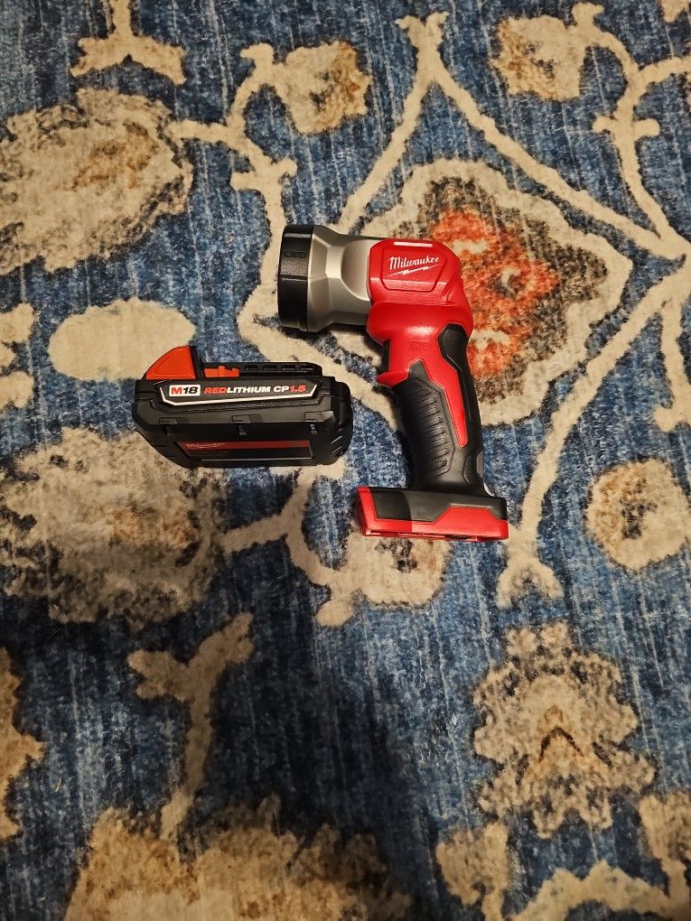 Milwaukee M18 Work Light And M18 Redlithium CP1.5 Battery 