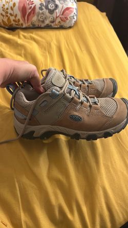 Women’s hiking boots keen