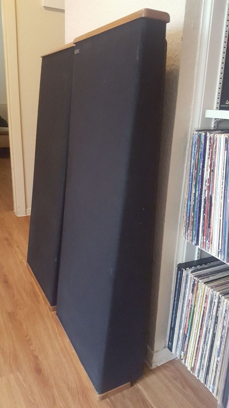 DCM Timeframe 600 Tower Speakers