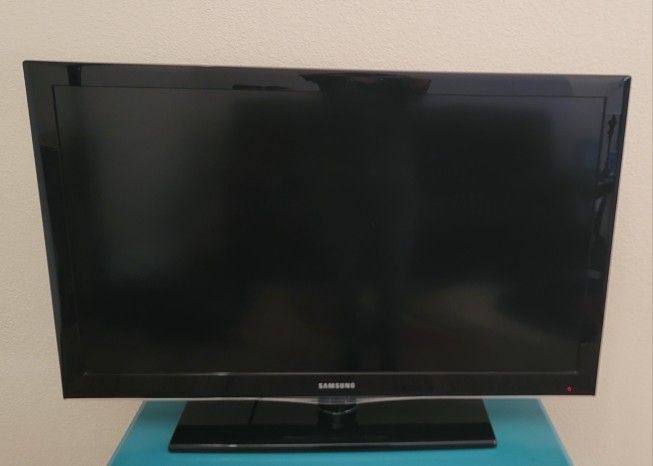 Samsung TV 38 inch