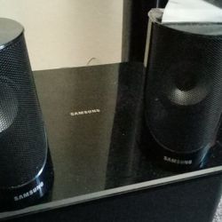 Samsung 3D BLUE ray Surround Sound System. Close To Still Brand New!!