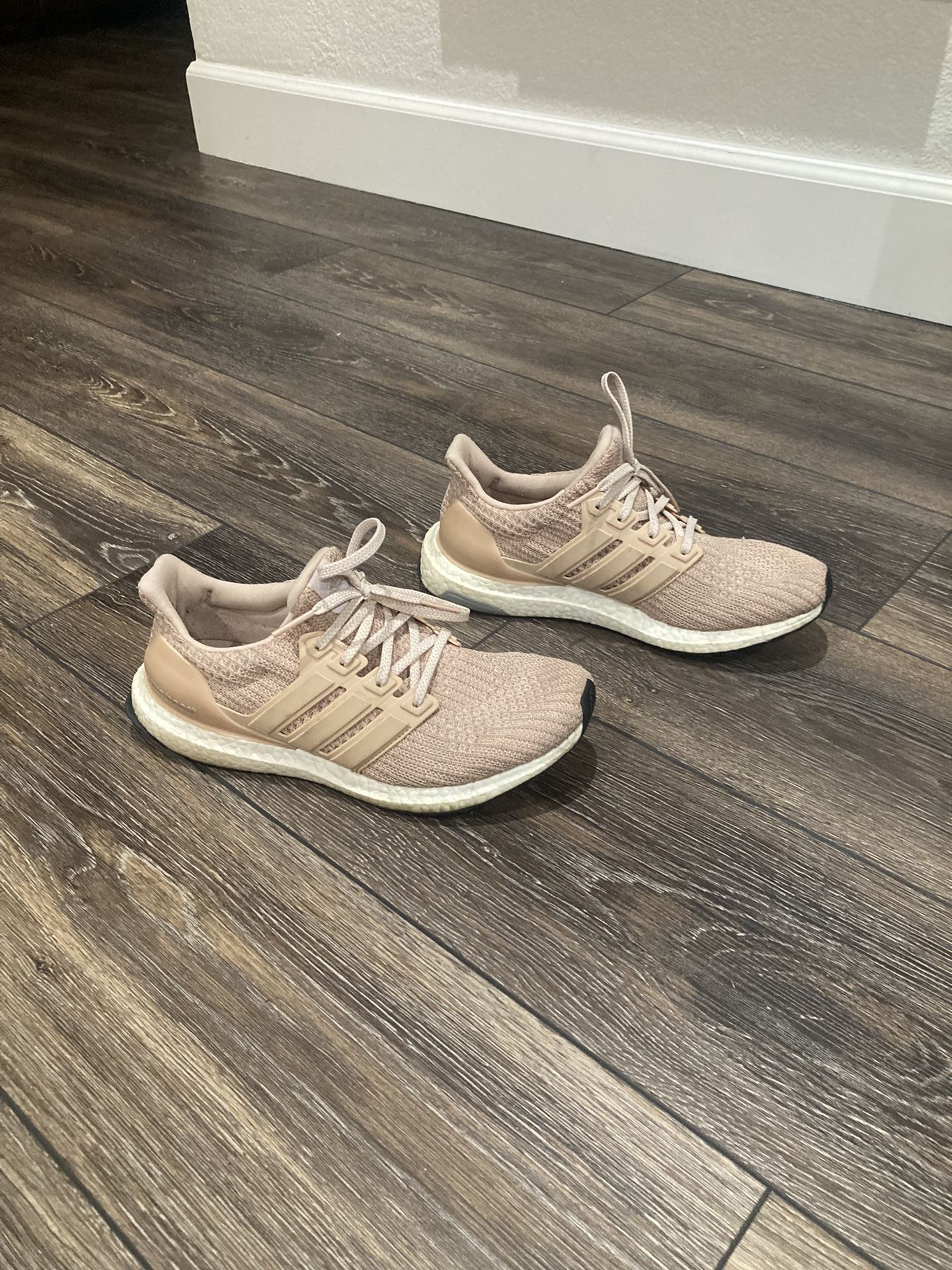 Adidas Ultraboost  Womens 8 1/2