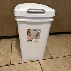 Trash Cans 