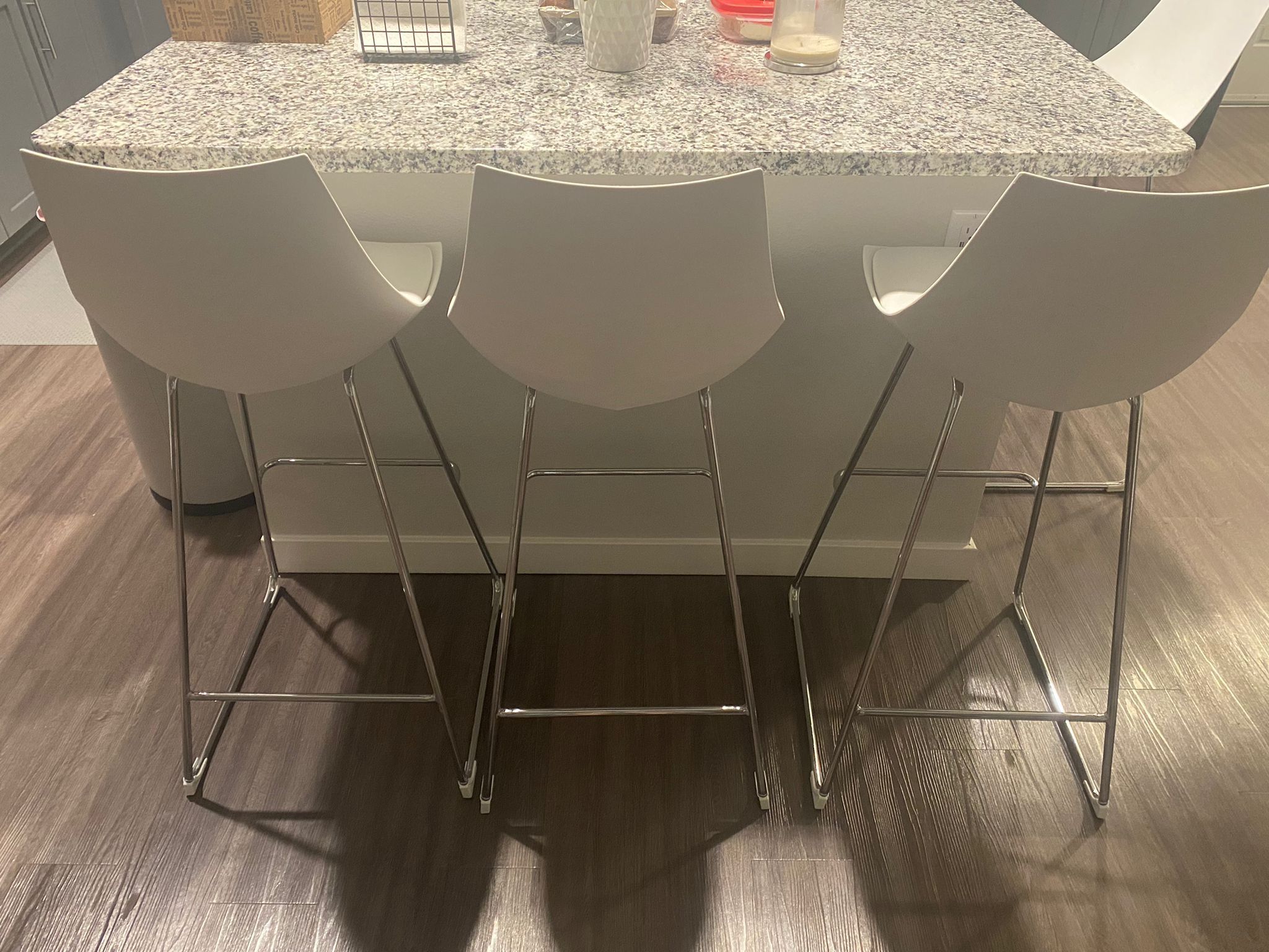 High Chairs 4 White Like New