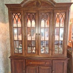  Gorgeous Hutch with Optional Dinig Room Set