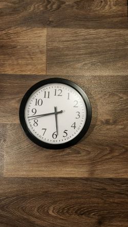 9" Round Wall Clock Black - Room Essentials Modern Analog Indoor Timepiece, Glass & Plastic