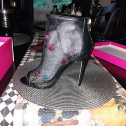 Shoedazzle Open Toe back Zip Fish Net Black Boot. Size 8.5