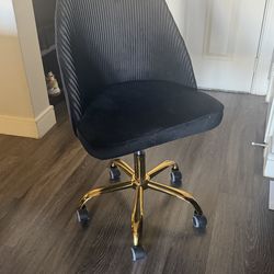 Modern Velvet Desk Chair – Gold Base & Wheels