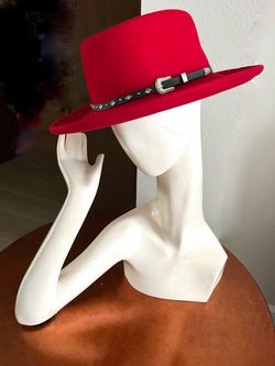 Vintage Mannequin Head with hand and elongated neck – showcase wigs, hats, accessories, jewelry, and scarves