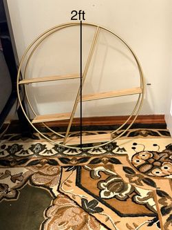 2 round hanging shelf’s