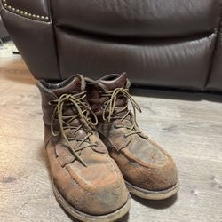 Redwings Moctoes Size 10 EE- Wide