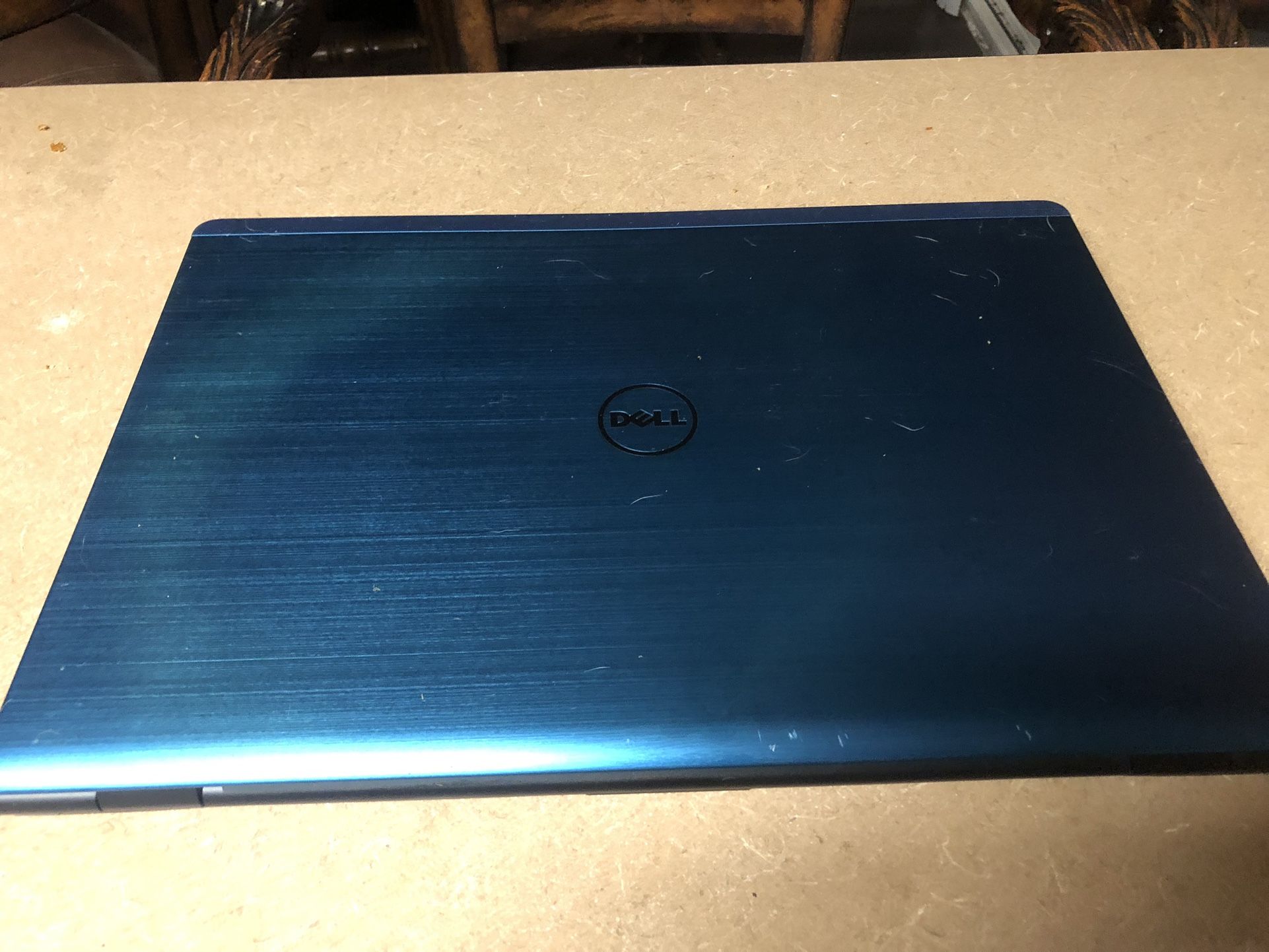 19 Inch Laptop Screen Is Cracked 
