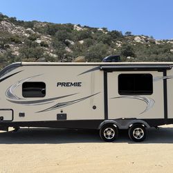 2017 Keystone Premier