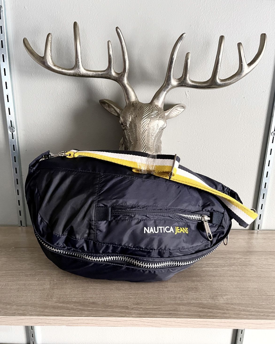 New! Mens Nautica Holabag Messenger crossbody sling bag. Retail $38. Fabrics 100% Nylon, with Removable strap. Measures 21in, 15in 