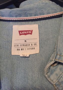 LEVI’S JEAN JACKET