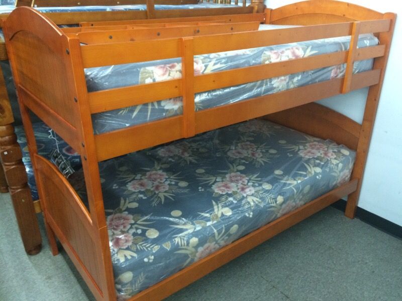 Wood bunk bed