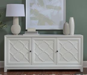 Universal Broadmoore Furniture Wynne Accent Console White
