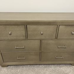 4 Piece Dresser Sets