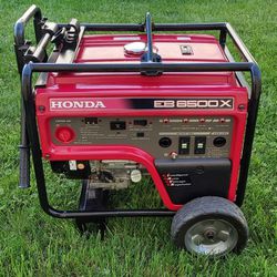 Honda EB6500 120V/240V Portable Industrial Generator inverter. Like New!
