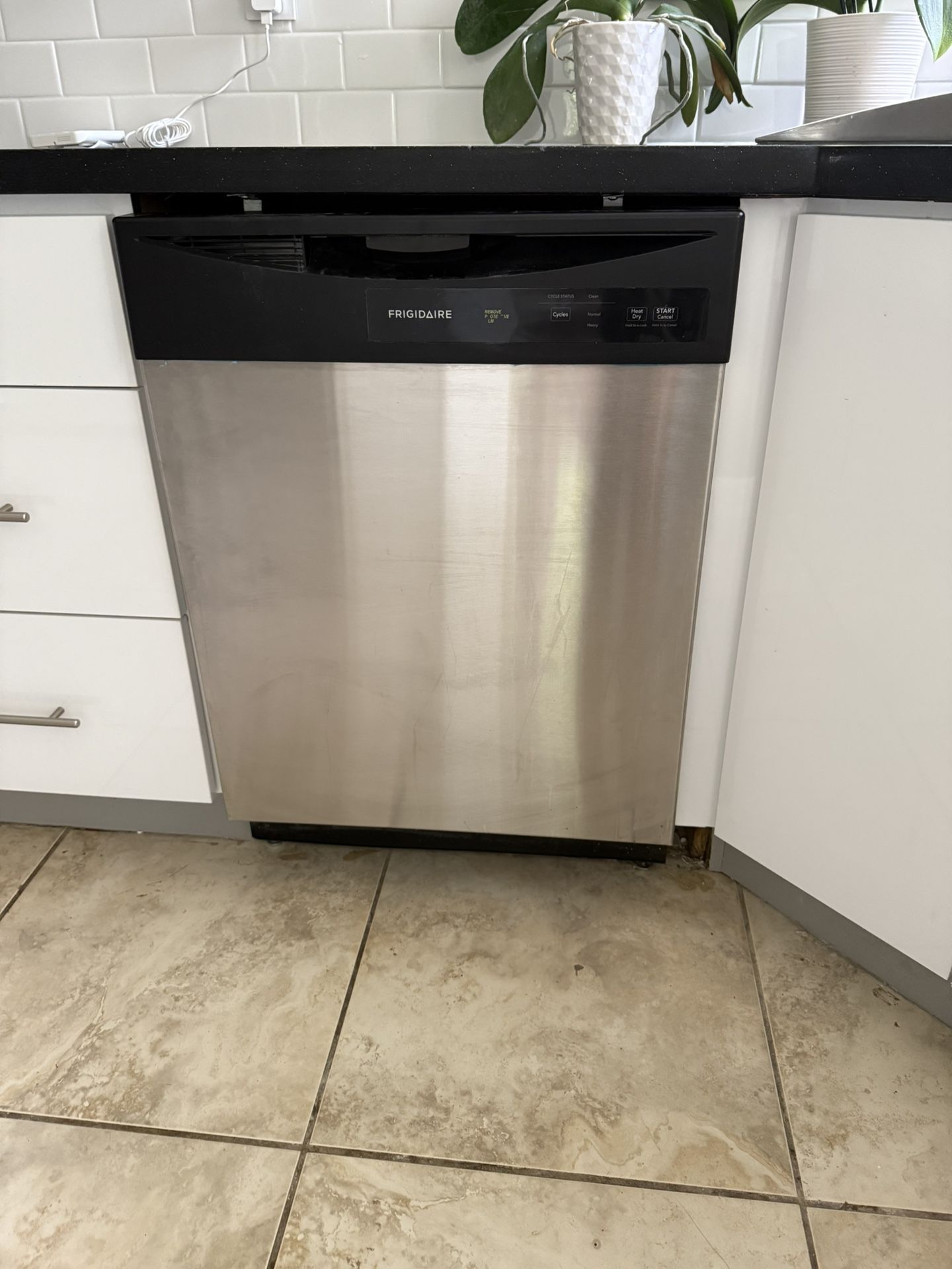 ✨ Frigidaire Stainless Steel Dishwasher – Excellent Condition! ✨