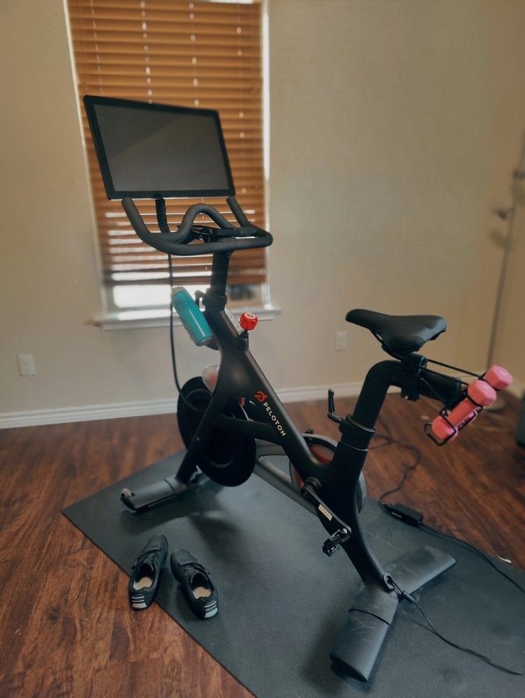 Used peloton hot sale exercise bike