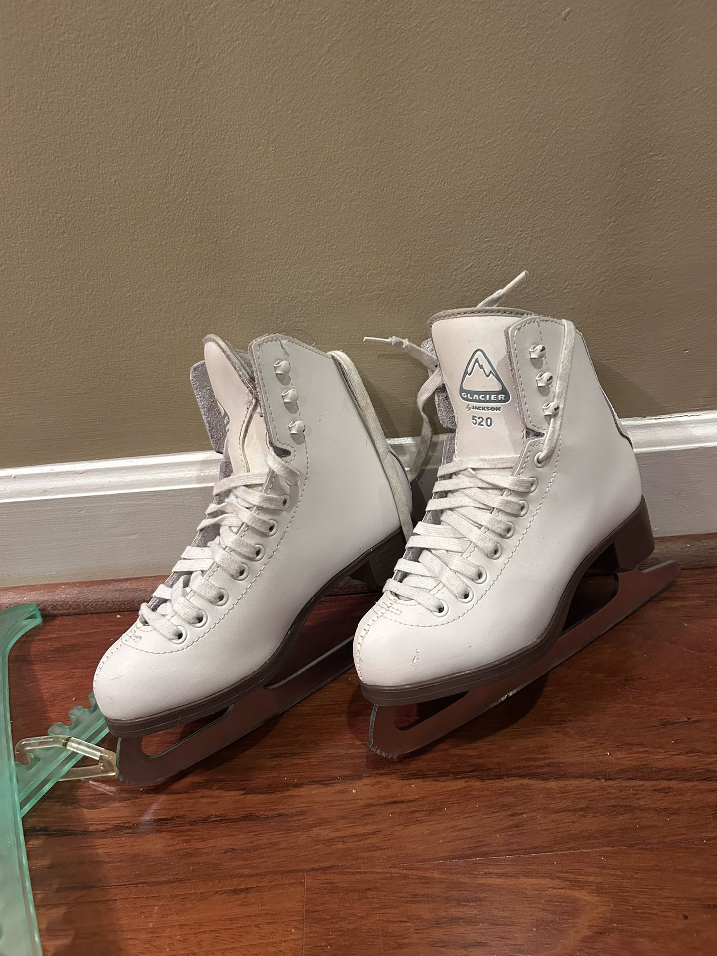 Girl Ice Skate Size 2.5