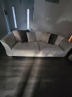 Living room set with extra pieces included 