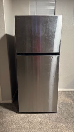 LG Stainless Steel Top-Freezer Refrigerator