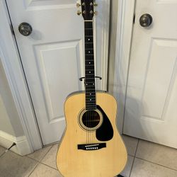 Beautiful Yamaha FD-02 - Natural Acoustic Guitar
