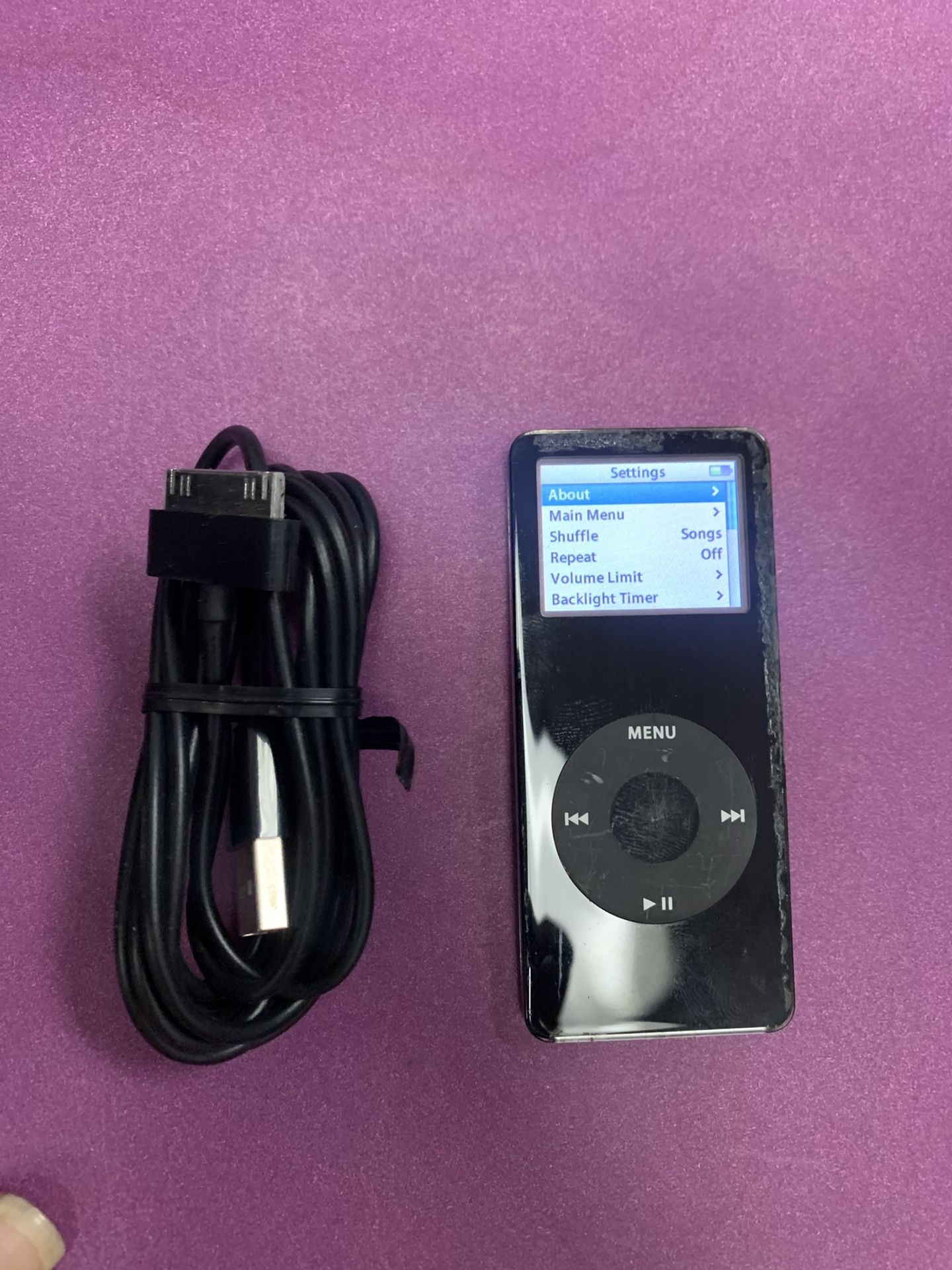 Apple iPod A1137 1GB Mp3 music Player