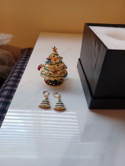 CHRISTMAS TRINKET BOX WITH CHRISTMAS TREE EARRINGS 