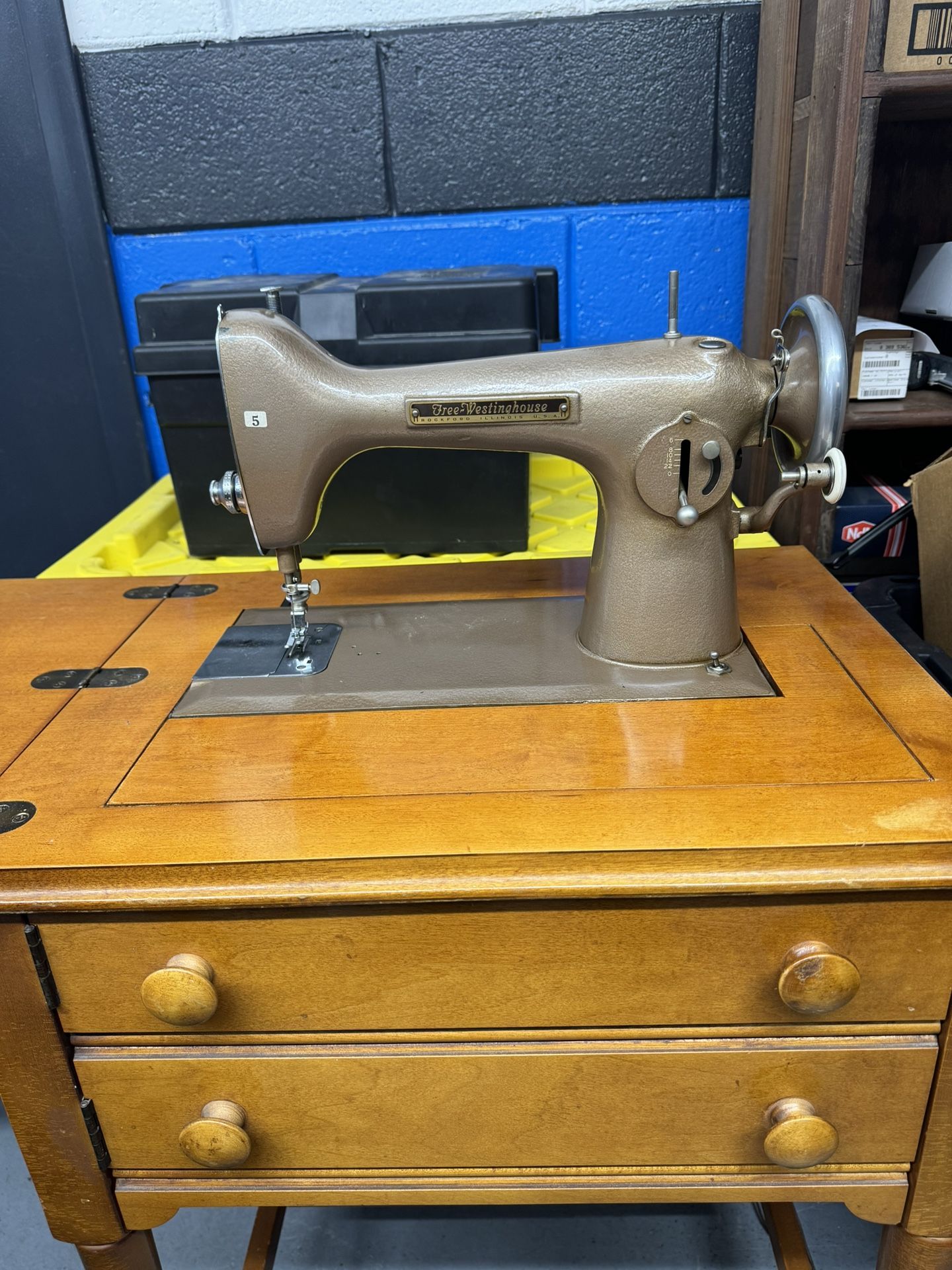 VTG Free Westinghouse Sewing Machine W/Cabinet & Knee Control 