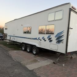 Fifth Wheel Trailer