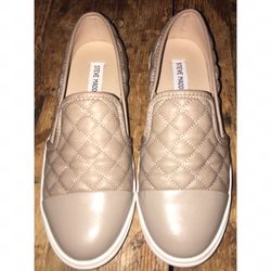 Steve Madden slip on flats Sz 7 in excellent condition